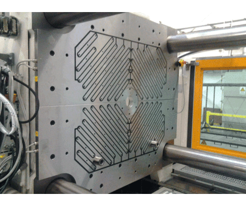 Krauss Maffei社(クラウス・マッファイ)射出成形機用マグネットクランプ